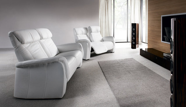 Moc kontrastowych przeszyć: Etap Sofa