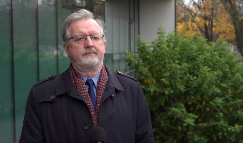 Pacjenci z ciężkimi chorobami jelit muszą przerywać terapię po 1-2 latach ze względów administracyjnych. Lekarze apelują o zmiany