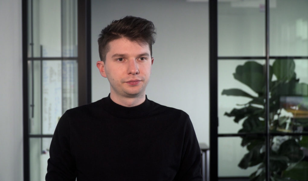 Sztuczna inteligencja pomoże znaleźć idealnego pracownika. Przyspiesza też proces rekrutacji z kilku tygodni do 24 godzin