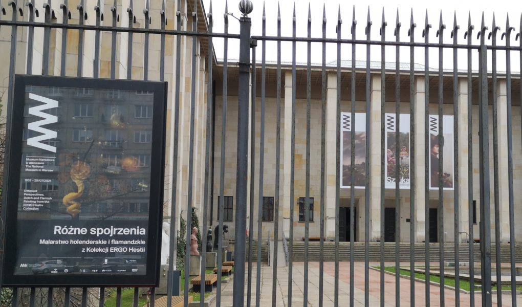 Dzieła sztuki ponownie dostępne dla publiczności. Zwiedzający tłumnie wracają do muzeów i galerii [DEPESZA]