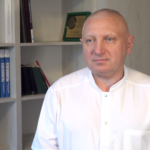Co roku kilkaset tysięcy osób w Polsce choruje na pozaszpitalne zapalenie płuc. Wywołuje je nie tylko COVID-19, lecz także bakterie