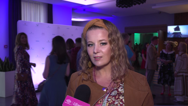 Anna Powierza: W te wakacje pierwszy raz pływałam w Bałtyku. Nasze polskie parawany są dużo lepsze niż jakieś adriatyckie luksusy