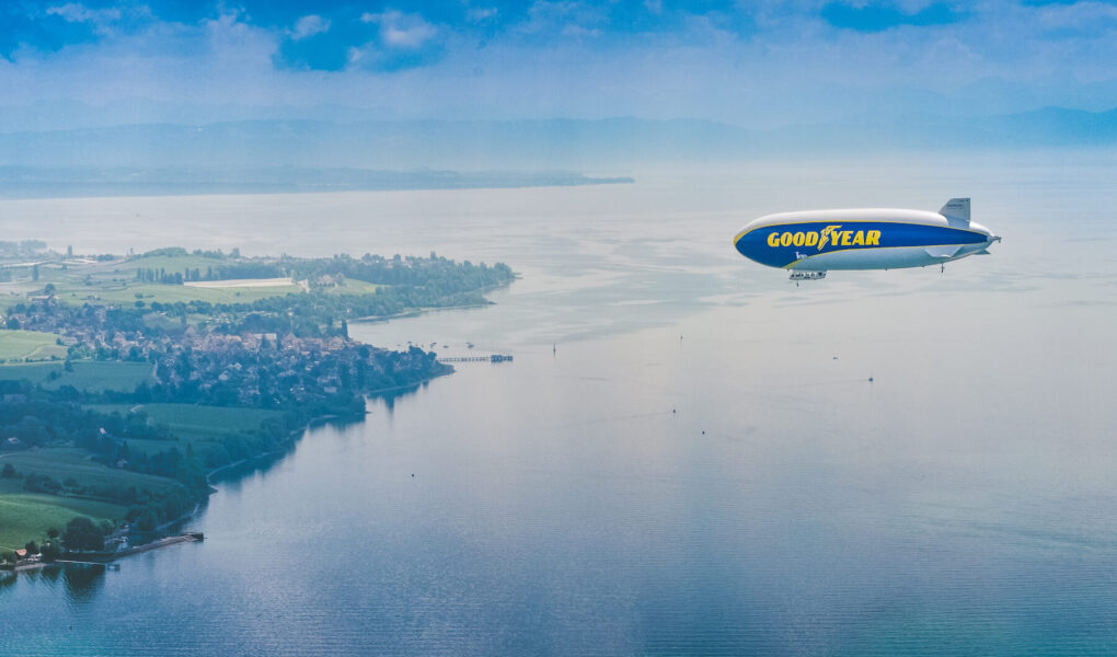 Legendarny sterowiec znów transmituje najważniejsze wydarzenia sportowe w Europie. Wyjątkowo pojawił się także w Polsce [DEPESZA]