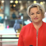 Katarzyna Bosacka: Z powodu inflacji kupujemy więcej tanich wędlin, chleba i margaryny, a coraz mniej mięsa, chleba na zakwasie czy masła. Coraz rzadziej jadamy też na mieście