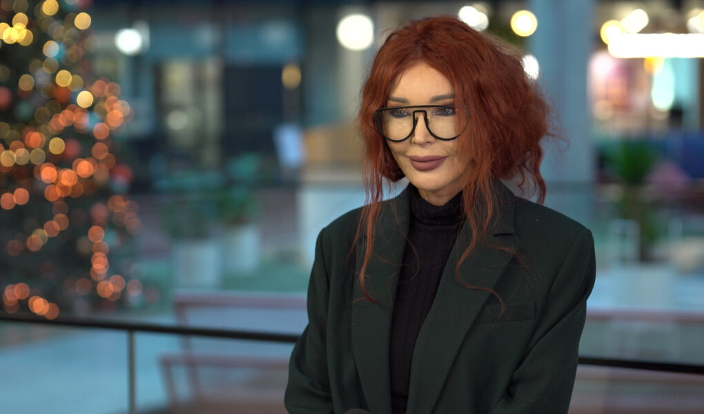 Ewa Minge: W moich książkach pokazuję, jak tworzy się celebrytów. Właściciele farm hodujących takie postaci zarabiają potężne pieniądze