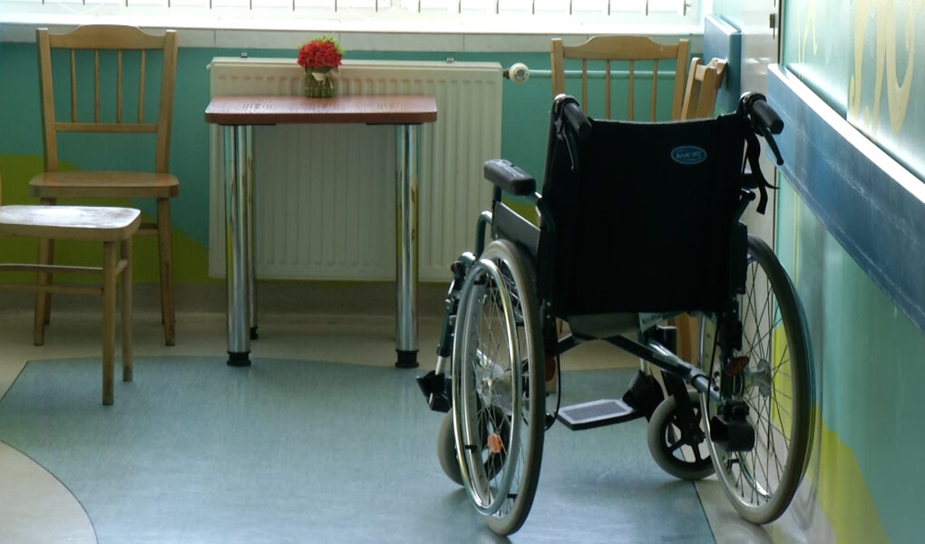 Dramatyczna sytuacja w opiece długoterminowej. Kolejki oczekujących są coraz dłuższe [DEPESZA]