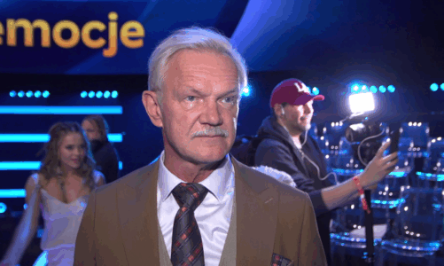 Cezary Pazura: Interesuję się rozwojem technologii, ale na razie wolę rozmawiać z żoną niż ze sztuczną inteligencją. Jest ciekawiej, bo to jest żywa inteligencja