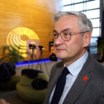 Robert Biedroń: Krzysztof czuje się lepiej i wrócił do pracy. Jesteśmy natomiast poirytowani fake newsami na jego temat