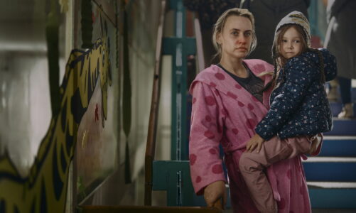 Brak pomocy utrudnia mamom odpoczynek w czasie choroby. Specjalne granty mają umożliwić budowanie lokalnych sieci wsparcia [DEPESZA]